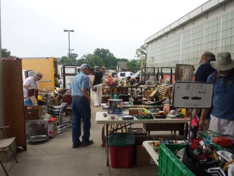 7 Must-Visit Flea Markets In Detroit Where You'll Find Awesome Stuff