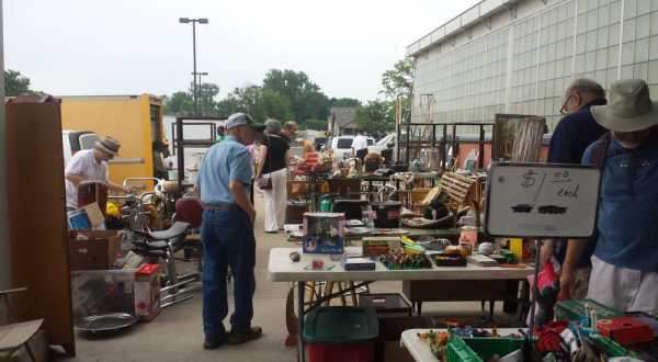 7 Must-Visit Flea Markets In Detroit Where You’ll Find Awesome Stuff