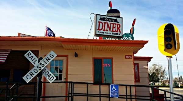 The Train-Themed Restaurant In Wyoming That Will Make You Feel Like A Kid Again