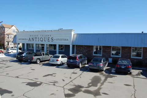 You'll Never Want To Leave This Massive Antique Mall In Rhode Island