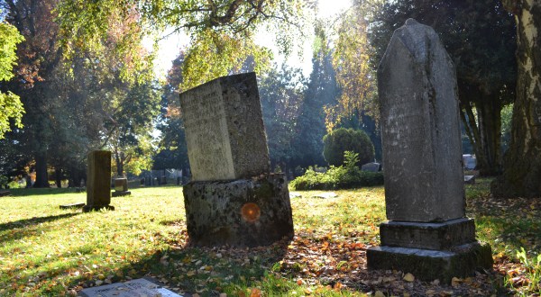 The Disturbing Cemetery In Portland That Will Give You Goosebumps