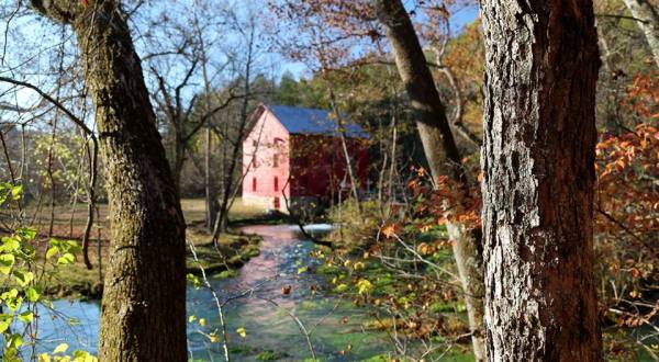 There’s A Tiny Town In Missouri Completely Surrounded By Breathtaking Natural Beauty