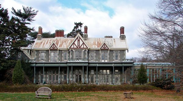 This Forgotten Mansion Is One Of The Most Haunted Places in Delaware