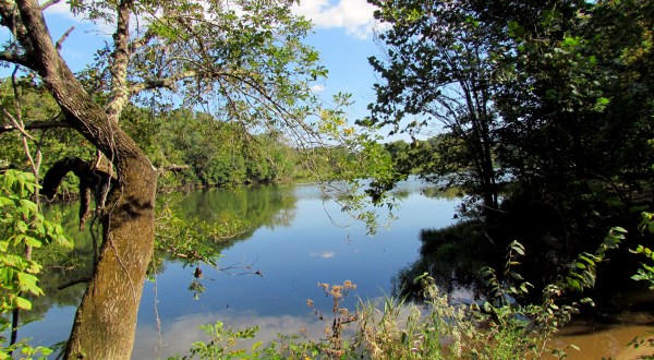 There’s A Tiny Town In Virginia Completely Surrounded By Breathtaking Natural Beauty