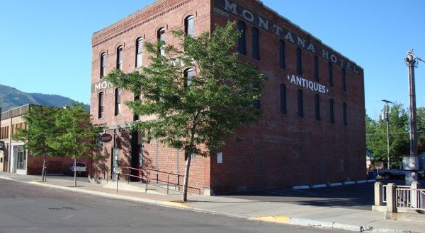 You’ll Never Want To Leave This Massive Antique Mall In Montana