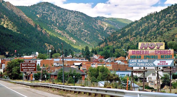 There’s A Tiny Town Near Denver Completely Surrounded By Breathtaking Natural Beauty