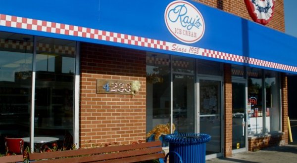 A Trip To This Epic Ice Cream Shop Near Detroit Will Make You Feel Like A Kid Again