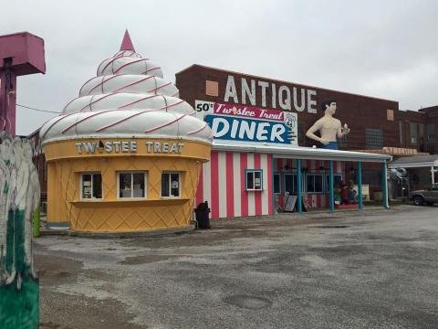 You Must Visit These 9 Bizarre Route 66 Attractions In Illinois