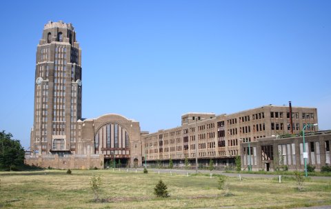 The Remnants Of This Abandoned Train Station In Buffalo Are Hauntingly Beautiful