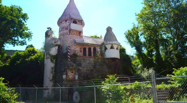 This Abandoned Gingerbread Castle In New Jersey Is Like Something From A Horror Movie