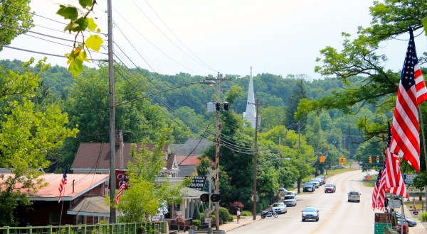 There’s A Tiny Town In Ohio Completely Surrounded By Breathtaking Natural Beauty