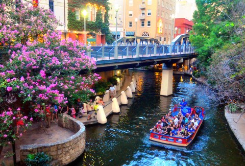 Everyone Needs To Visit This Stunning River Walk In Texas As Soon As Possible