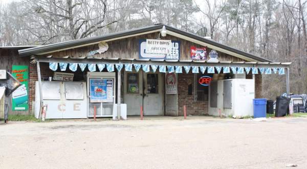 10 Unsuspecting Restaurants In Mississippi With Food So Good It Should Be Illegal