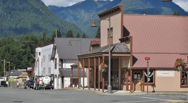 Blink And You’ll Miss These 11 Teeny Tiny Towns In Washington