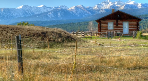 There’s A Tiny Town In Montana Completely Surrounded By Breathtaking Natural Beauty
