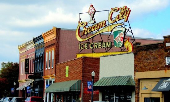 The Tiny Shop In Tennessee That Serves Homemade Ice Cream To Die For