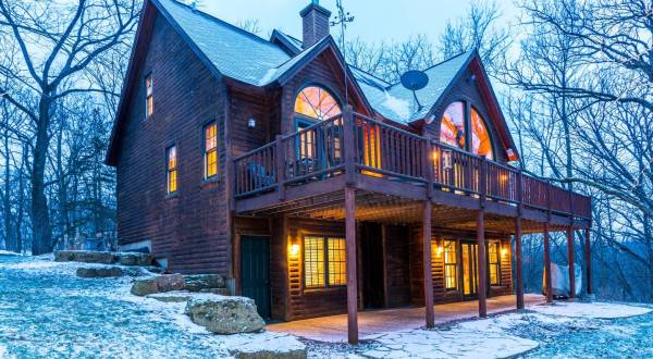 Few People Know You Can Actually Stay Overnight In These 9 Stunning Illinois Mansions