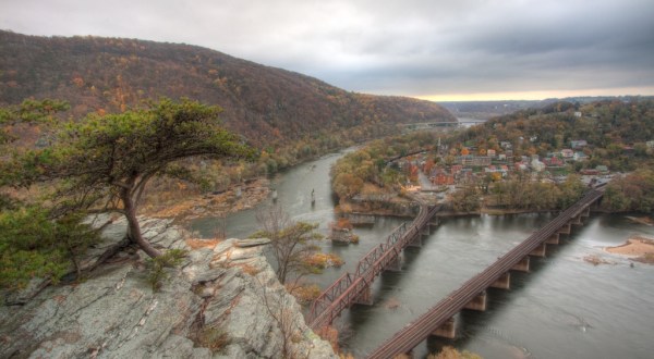 There’s A Tiny Town Near Washington DC Completely Surrounded By Breathtaking Natural Beauty