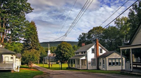 There’s A Tiny Town In New Jersey Completely Surrounded By Breathtaking Natural Beauty