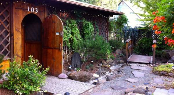 The Secluded Restaurant In Oregon With The Most Magical Surroundings