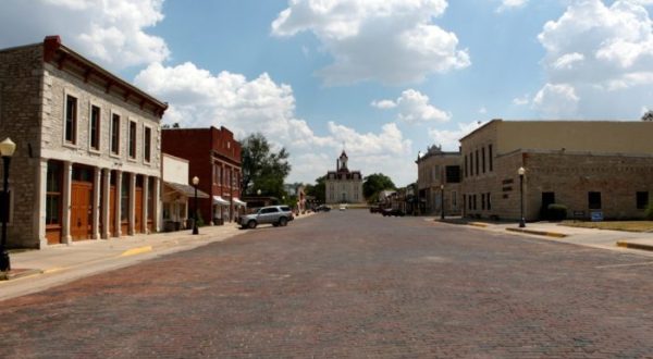 There’s A Tiny Town In Kansas Completely Surrounded By Breathtaking Natural Beauty