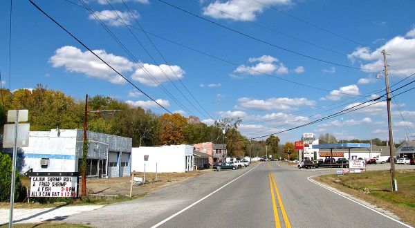 Blink And You’ll Miss These 11 Teeny Tiny Towns In Alabama