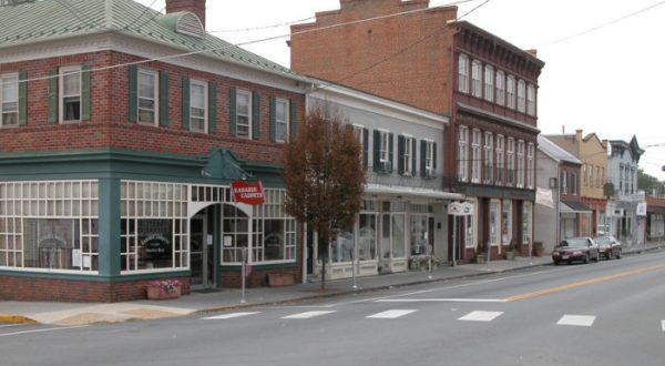 Blink And You’ll Miss These 12 Teeny Tiny Towns In Virginia