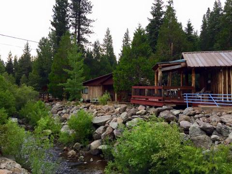 The Little Known Creekside Resort In Northern California That'll Be Your New Favorite Destination
