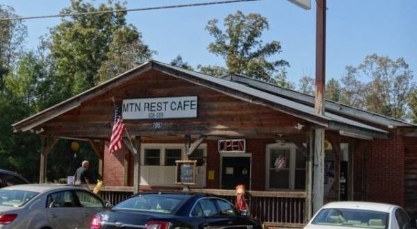 The Beautiful Restaurant Tucked Away In A South Carolina Forest Most People Don’t Know About