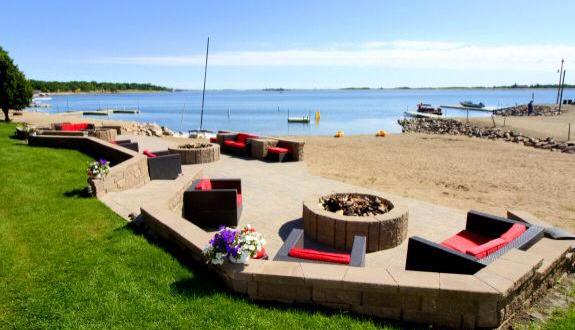 A Secluded Restaurant In North Dakota, Proz Lakeside Has The Most Magical Surroundings