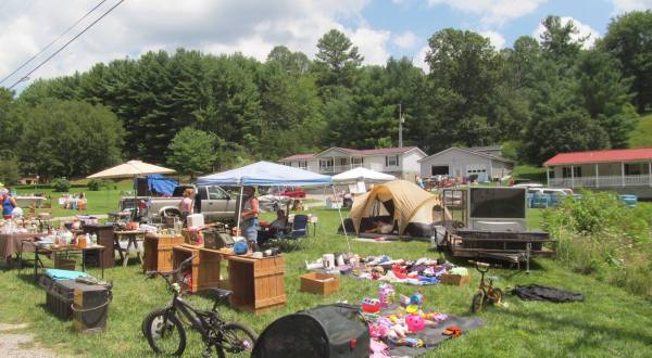 A 100-Mile Yard Sale Goes Right Through North Carolina And It’s Filled With Treasures
