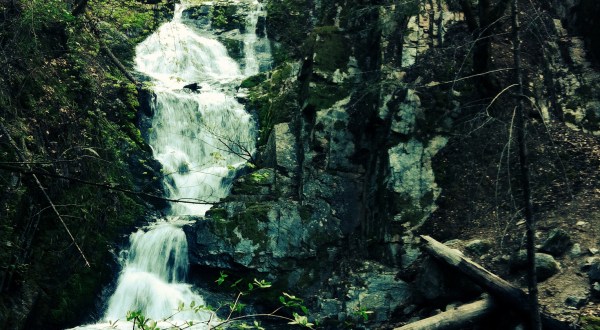 The Northern California Hiking Area That Takes You To Not One, But Three Waterfalls