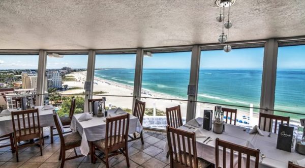 A Gorgeous Revolving Restaurant In Florida, Spinner’s Has Breathtaking Rooftop Views
