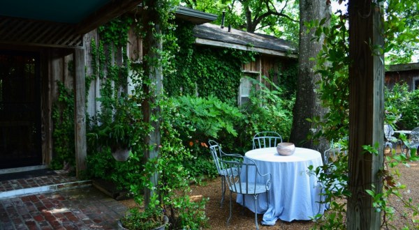 The Most Enchanting Restaurant In Mississippi Is Located In The Most Stunning Setting
