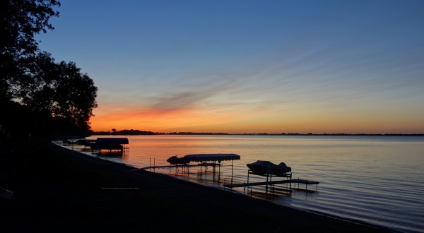 The Gorgeous South Dakota Lake That’s Picture Perfect For A Day Trip