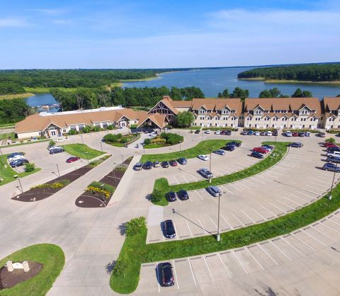 The Lakefront Resort In Iowa That Feels Like Its Own Tiny Town