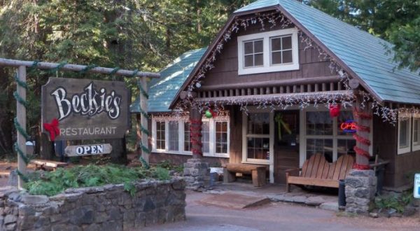 The Remote Cabin Restaurant In Oregon That Feels Just Like Home