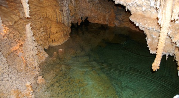 Most People Don’t Realize An Underground River Flows Right Through Texas