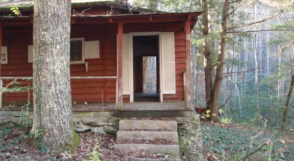 This Trail In Tennessee Will Lead You To Extraordinary, Creepy Ruins