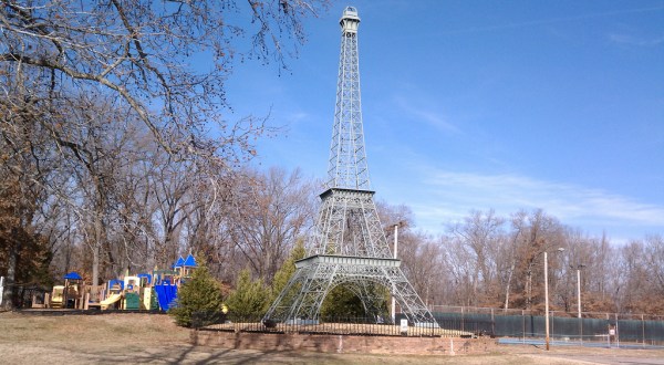 Most People Don’t Know There’s A Little Eiffel Tower in Tennessee