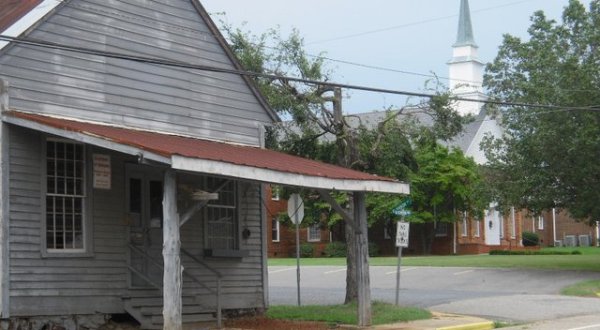 Blink And You’ll Miss These 10 Teeny Tiny Towns In North Carolina
