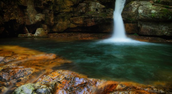 The Sapphire Pool In Tennessee That’s Devastatingly Gorgeous