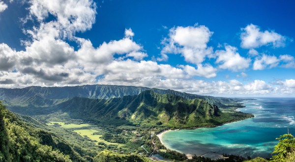 The 17 Places You Absolutely Must Visit In Hawaii This Spring