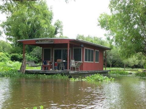 You'll Never Want To Leave These 6 Beautiful Houseboats In Louisiana