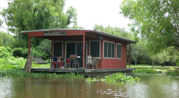 You’ll Never Want To Leave These 6 Beautiful Houseboats In Louisiana