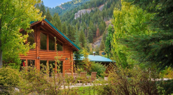 You’ll Love The Picturesque Setting At This Enchanting Utah Inn
