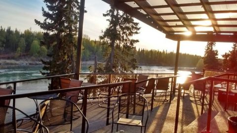 8 Alaska Restaurants Right On The River That You’re Guaranteed To Love