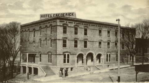 The Historic Hotel In Missouri That Will Transport You Back In Time