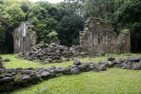 These 10 Trails In Hawaii Will Lead You To Extraordinary Ruins