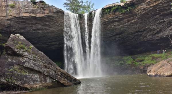 A Visit To This Magnificent Waterfall Will Make You Appreciate Alabama’s Natural Scenic Beauty